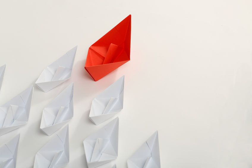 Real Goals in Action 5 red paper boat leading white ones, leadership concept