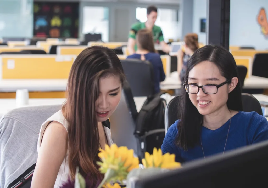 8 Examples of Team Culture Types to Emulate 7 Women working collaboratively in a team culture environment.
