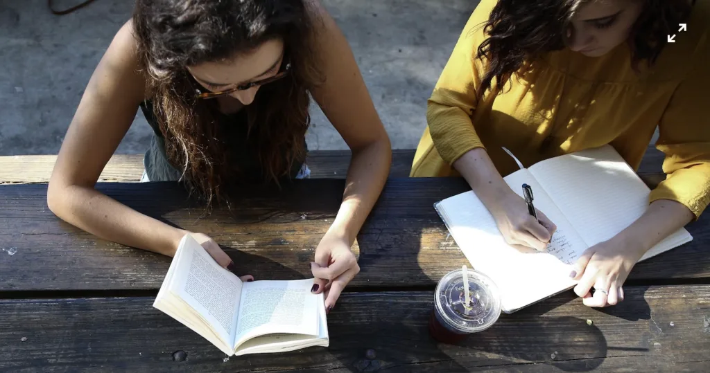 Improve Millennial Engagement Through Onboarding Programs 5 Onboarding meeting