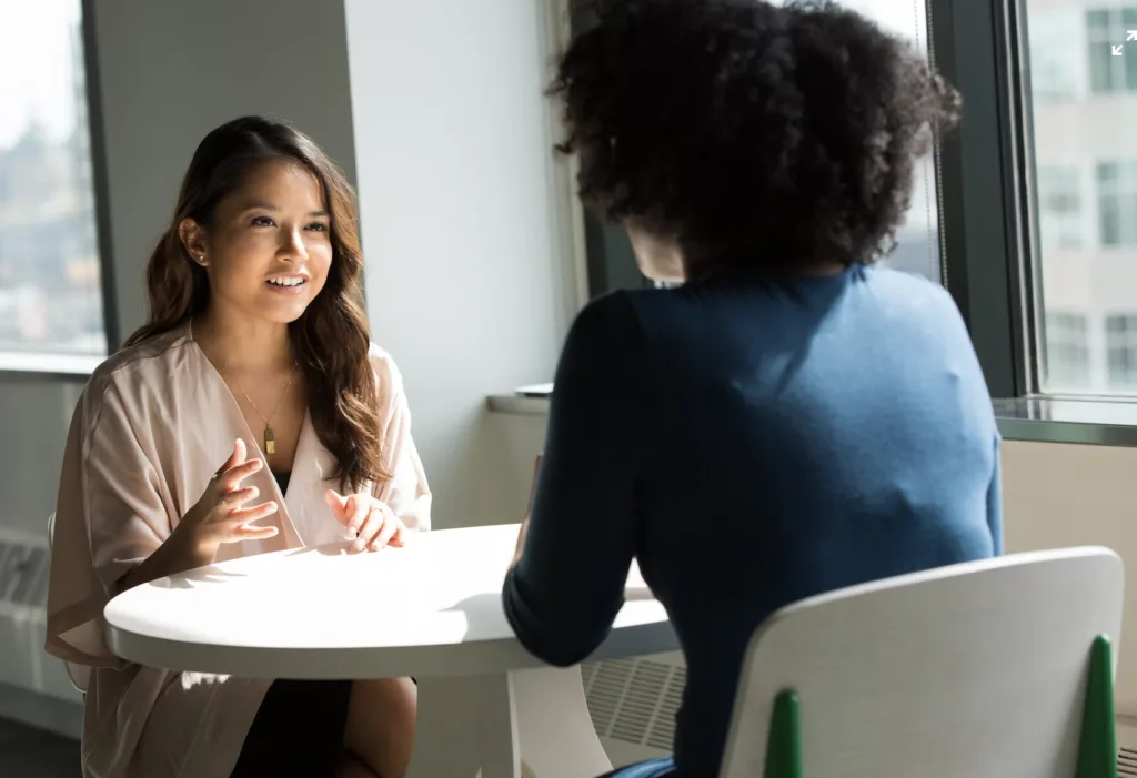 Why Do Mentoring Programs Fail? 3 Scenarios that Highlight Struggling Mentoring Programs 5 Mentoring administrator consulting with a mentor colleague.