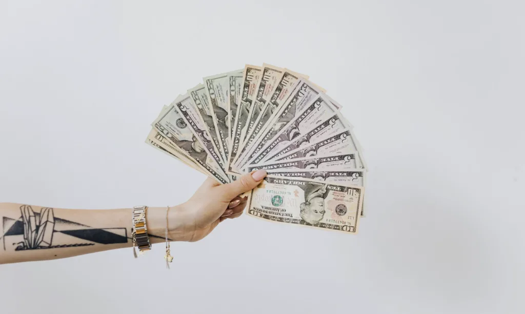Employee Recognition: Why It's Important and How to Implement It 9 Employee recognition using money as a financial reward.